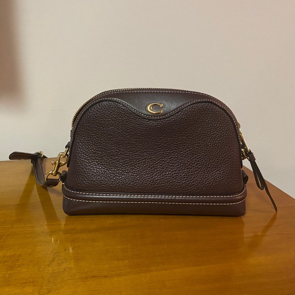 Crossbody handbag